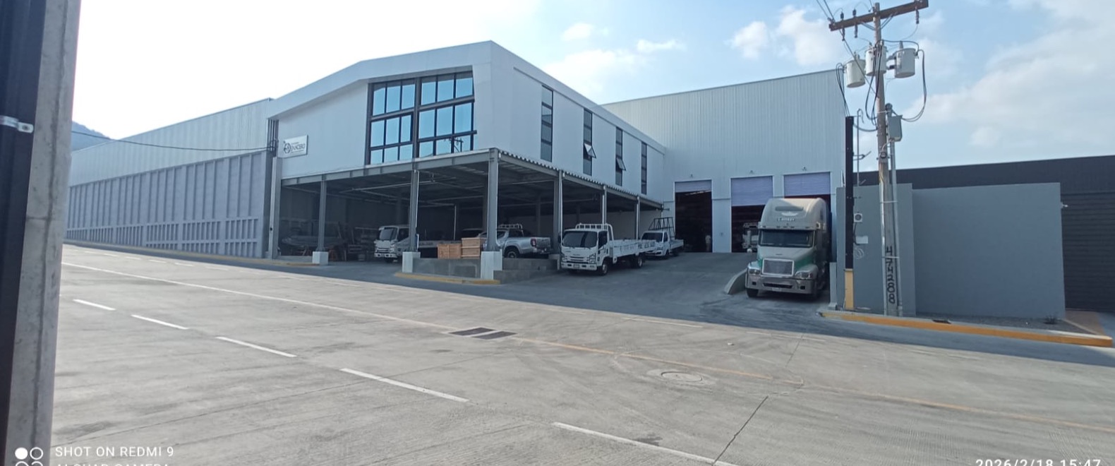 Bodega y flota de despacho de Soluciones en Acero